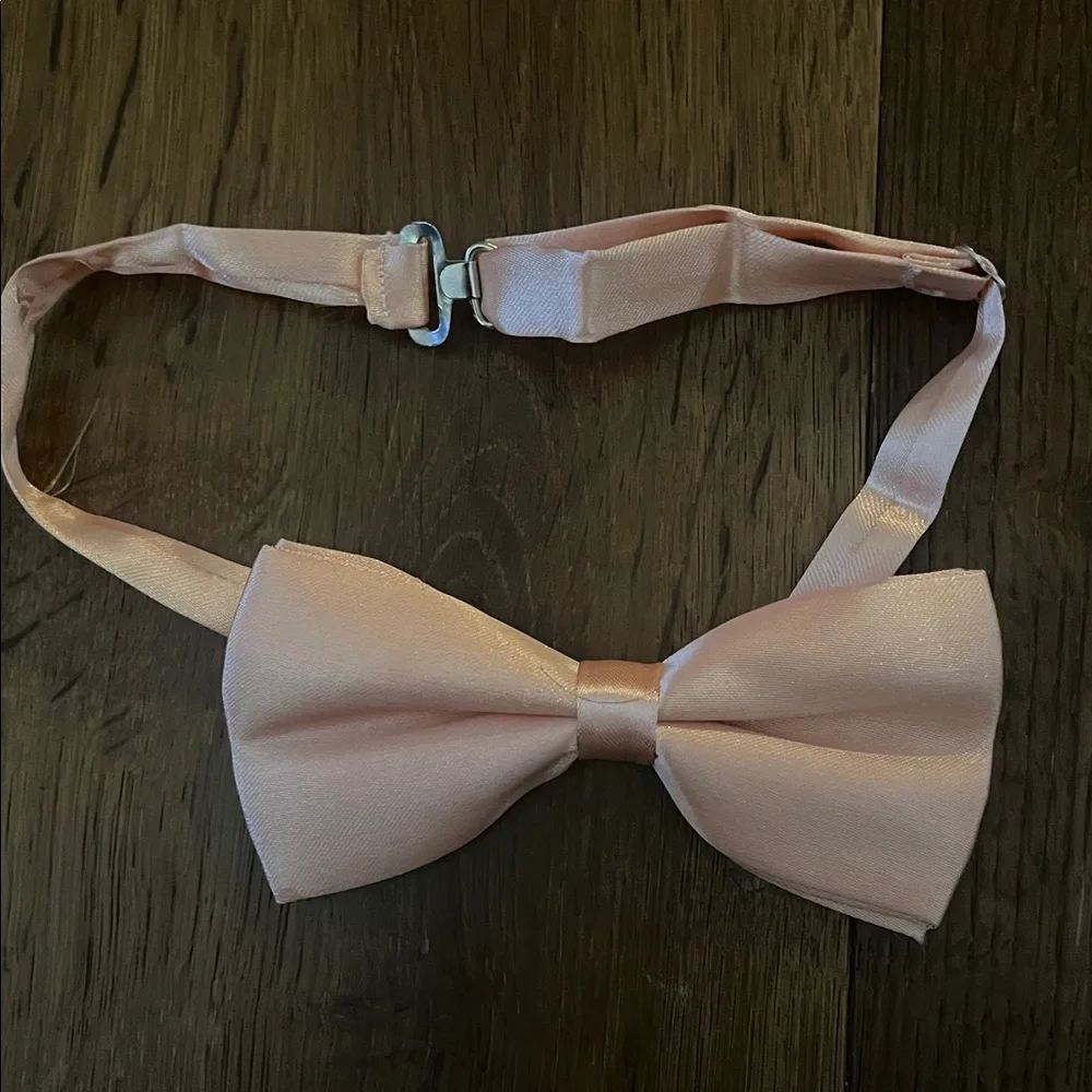 Elegant coral salmón Kids Bow Tie, adjustable, great condition